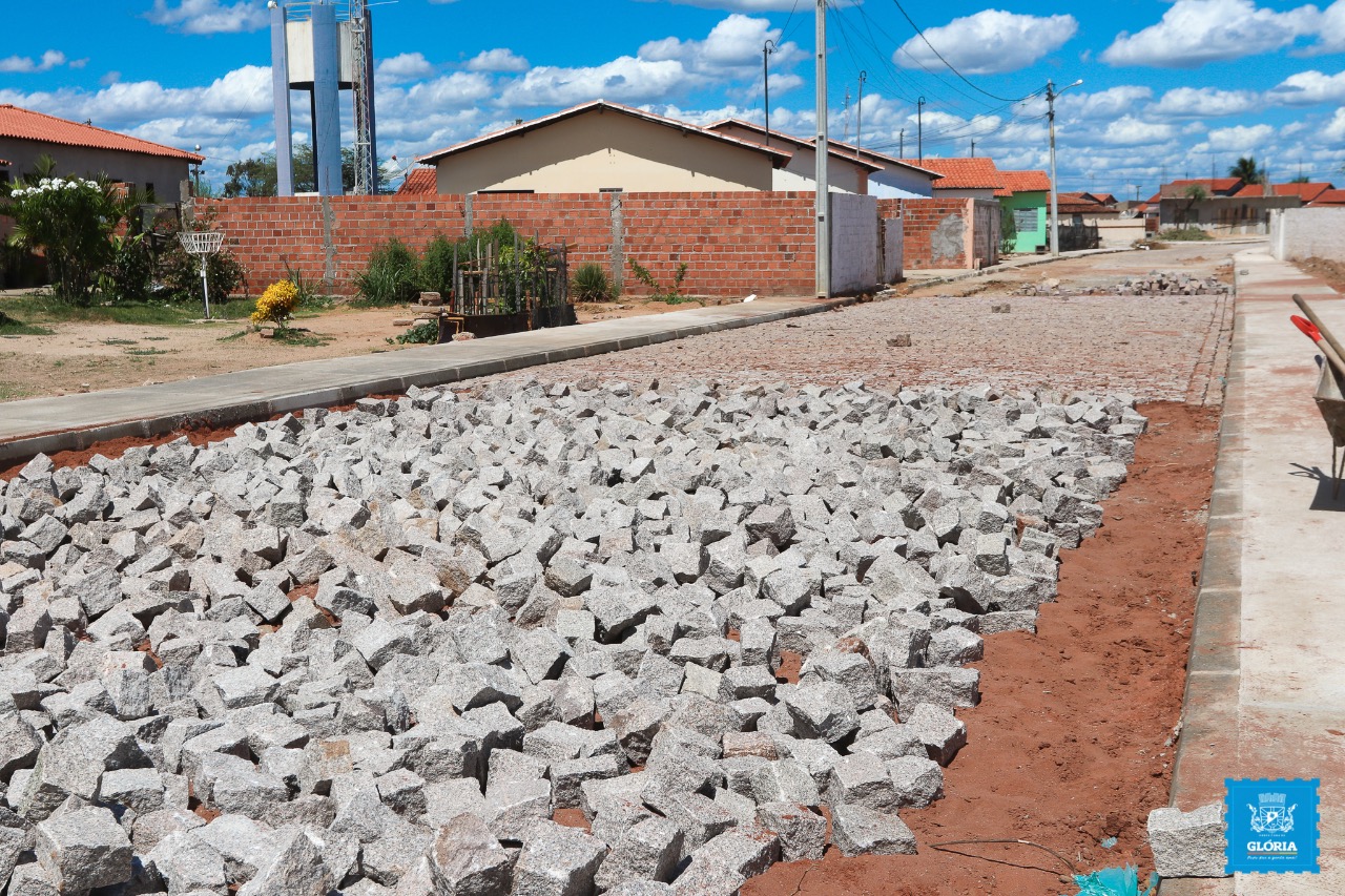  Glória (BA): Governo Municipal realiza obras de pavimentação em ruas da sede do município