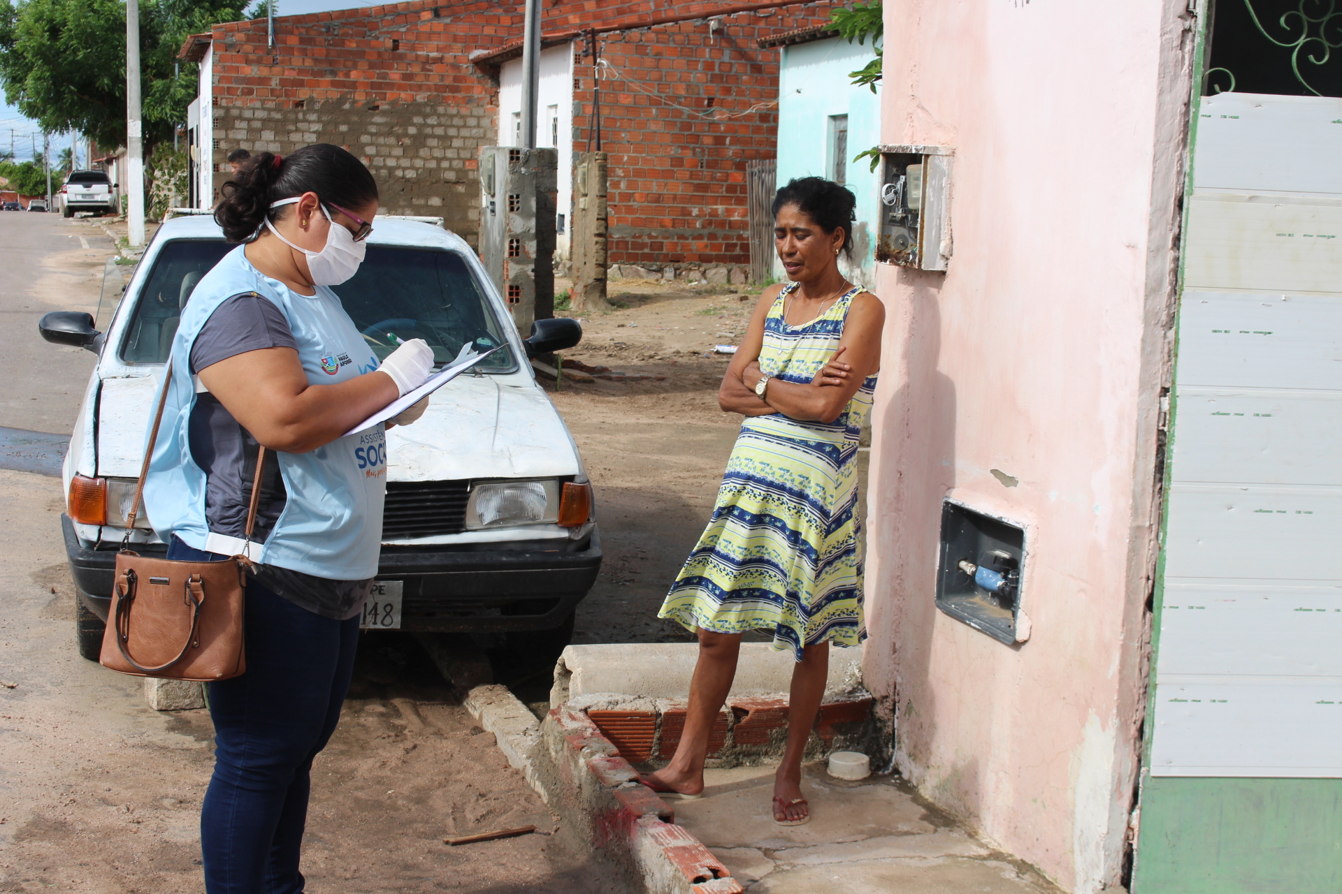  Covid – 19: Equipe da Sedes distribui cestas básicas para famílias inscritas nos programas sociais da Prefeitura