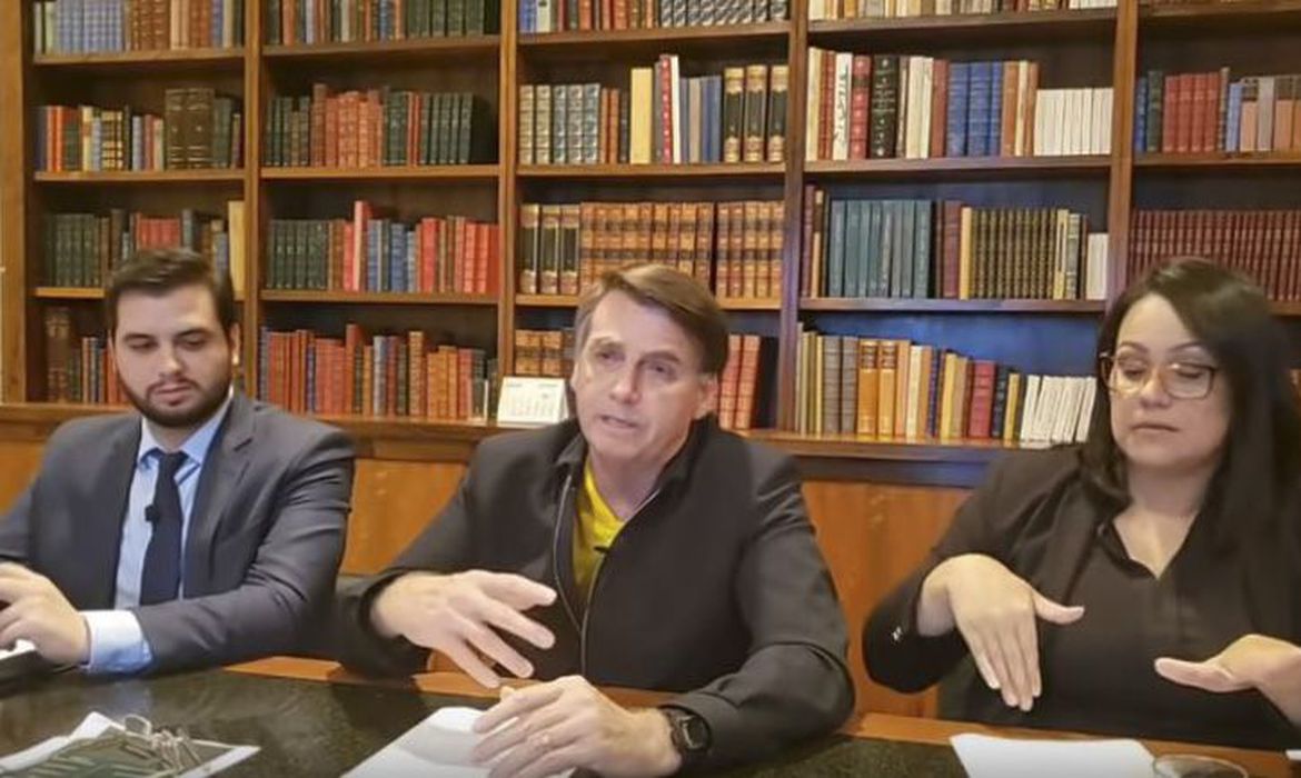  Bolsonaro confirma mais duas parcelas do auxílio emergencial