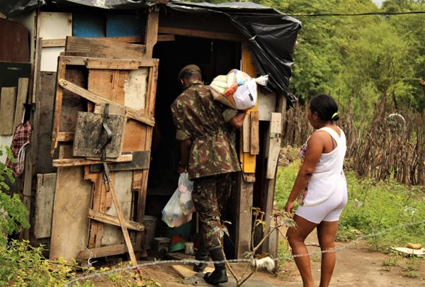  ONG Anjo Negro entrega doações a famílias em situação de vulnerabilidade