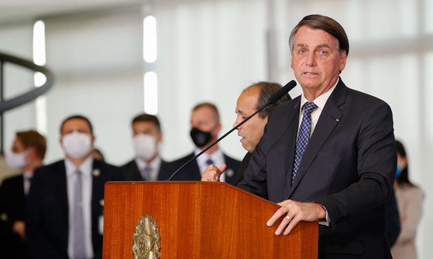  Bolsonaro fala em estender auxílio emergencial