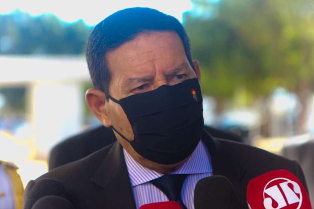  Mourão relaciona alta dos alimentos ao pagamento de auxílio