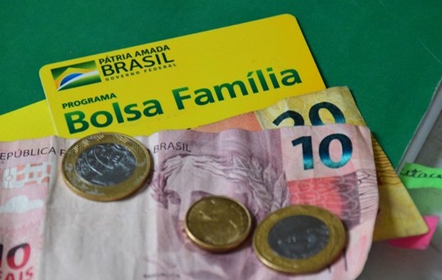  Não há previsão para pagamento do 13º do Bolsa Família, diz Ministério da Economia