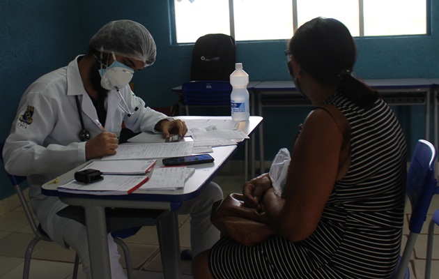  Moradores do povoado Barriga recebem máscaras e realizam testes rápidos de covid-19