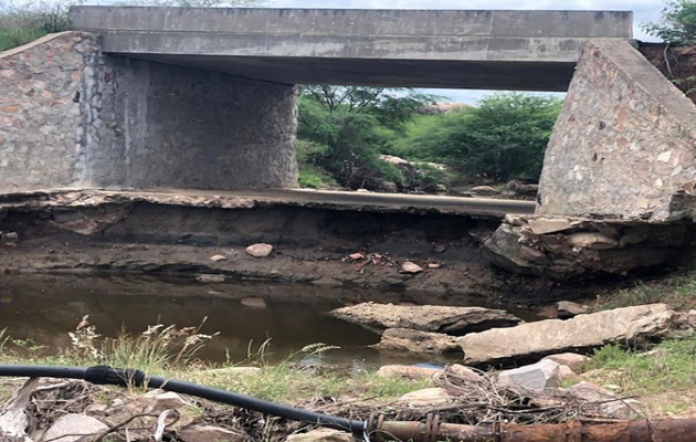  Estrutura da ponte no povoado Rio do Sal precisa ser recuperada com urgência