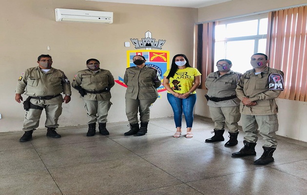  Vereadora Evinha Oliveira visita membros da Ronda Maria da Penha da Polícia Militar