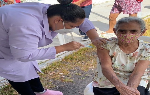  Nesta segunda (8) e terça-feira (9), continua a vacinação dos idosos a partir de 80 anos