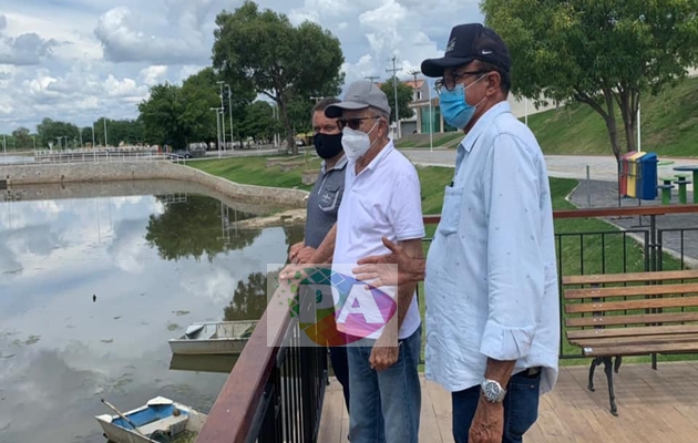  Prefeito Luiz de Deus vai até o Lago da Aurora para verificar in loco o nível de água do local