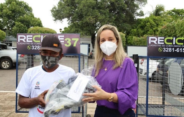  Solenidade marca entrega de 10 triciclos e ônibus do Mob Suas ao município