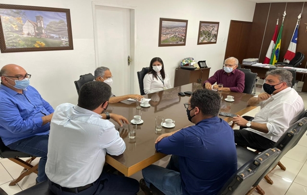  Em reunião, Prefeitura e Univasf discutem projetos para o futuro do HNAS