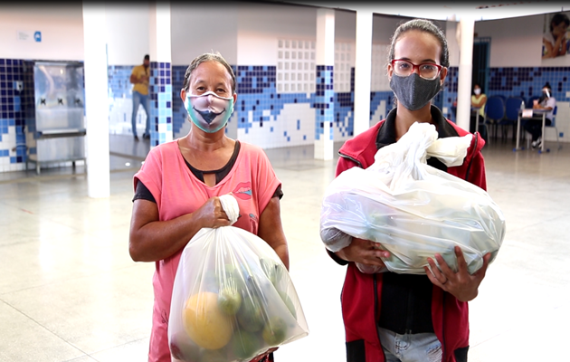  Seduc entrega kits de gêneros alimentícios da agricultura familiar aos estudantes municipais