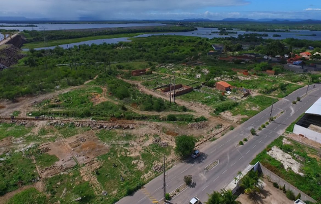  Secretaria de Infraestrutura retira sapatas que estavam em construção na área próxima ao Detran