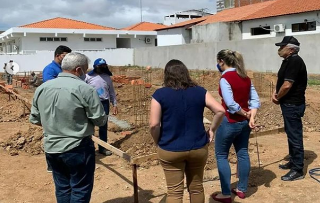  Cintia Rosena visita local onde será construído novo Abrigo institucional