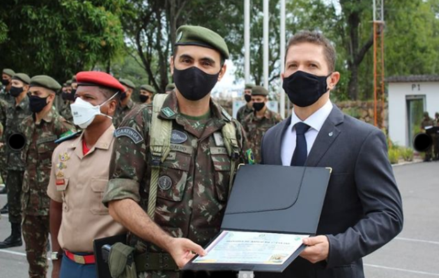  1ª CIA INF realiza formatura alusiva ao dia do Soldado e entrega diploma de Amigo da Companhia