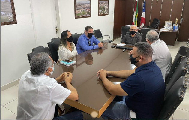  Reitor da UNEB, tem encontro com prefeito Luiz de Deus, e fala de projetos da instituição