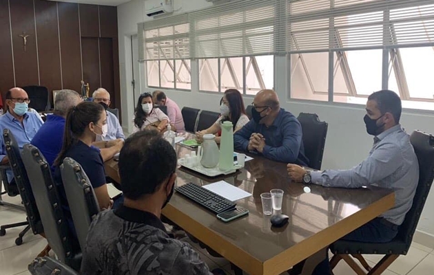  Reunião com o prefeito Luiz de Deus discute volta às aulas semipresenciais na rede municipal de ensino