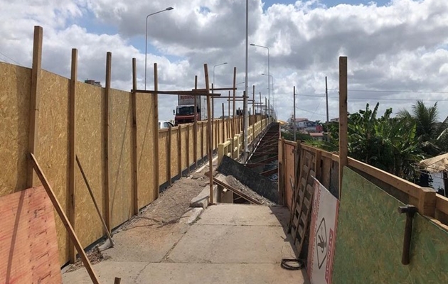  Equipe da prefeitura fiscaliza obras de modernização e ampliação do sistema de água na ponte de acesso a ilha