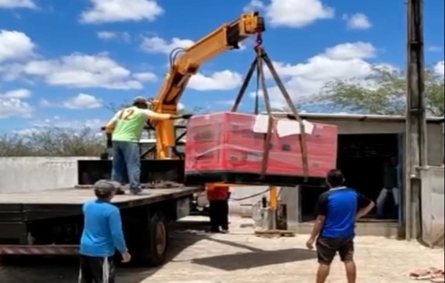  Chega ao povoado Xingozinho equipamentos para indústria de beneficiamento de pescado