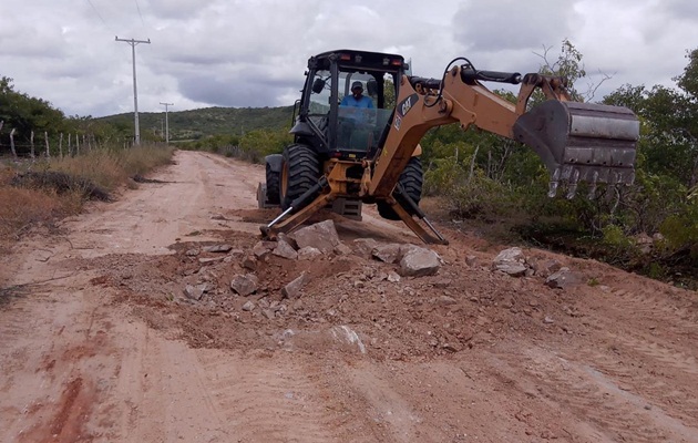  SEINFRA, realiza serviços na área rural e na sede do municipio de Glória – Ba