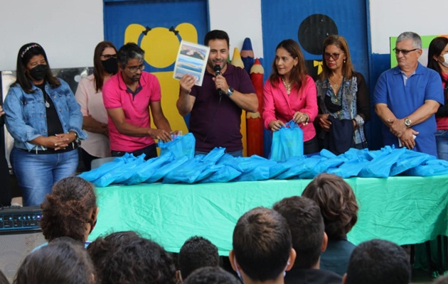  Prefeito David Cavalcanti participa da entrega de material didático, nas escolas da rede municipal de ensino