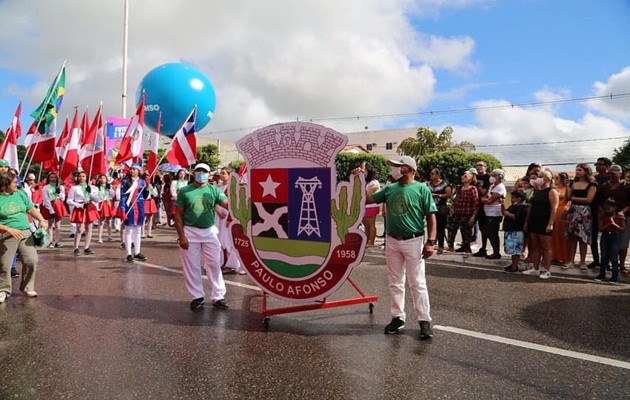  Desfile Cívico na Avenida Apolônio Sales, em homenagem aos 64 anos de Emancipação Política