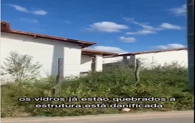  Vereadora Evinha visita conjunto habitacional Francisco Chagas, no BTN e encontra casas prontas para serem habitadas