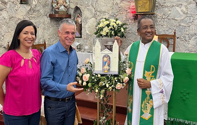  Evinha começa campanha pedindo bençãos “Que Deus nos conduza”, diz a candidata a deputada federal