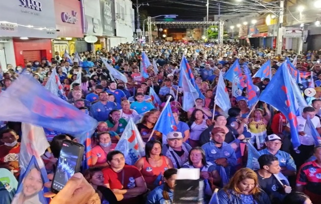  Milhares de pessoas em comício de Luiza de Deus e Mario Junior no centro de Paulo Afonso