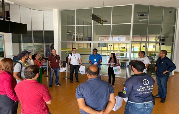  Agentes de turismo participam de encontro no aeroporto de Paulo Afonso para falar sobre os voos da Azul e da Gol