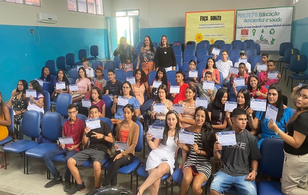  Mais 50 jovens receberam o certificado de conclusão do Curso de Informática Básica