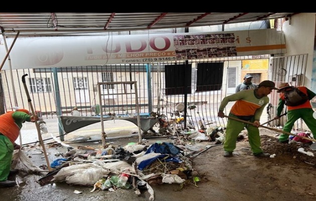  Em 1h de chuva, as ruas de Paulo Afonso, ficaram com Lama, muito lixo nas galerias e canais obstruídos