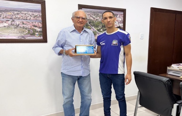  Treinador do União Vôlei Clube agradece ao Prefeito Luiz de Deus pelo apoio recebido