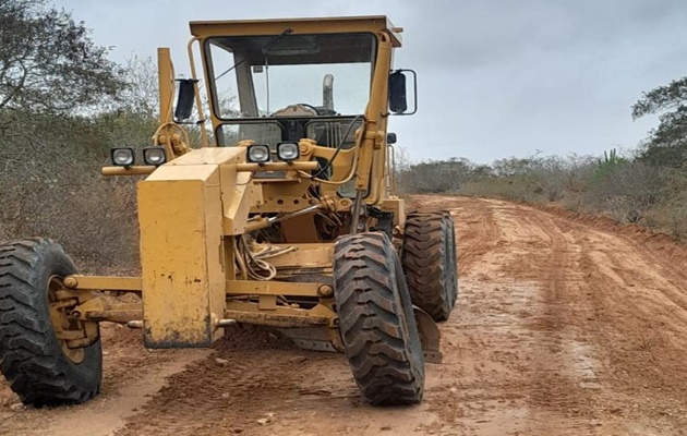  Prefeitura de Glória, através da SEINFRA, realiza melhorias nas estradas vicinais do município