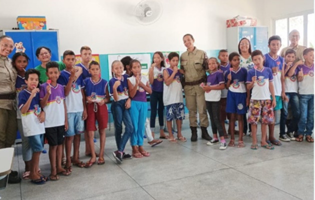  Policia Militar apresenta projeto de leitura as crianças das comunidades da Prainha e do Bairro PA – IV