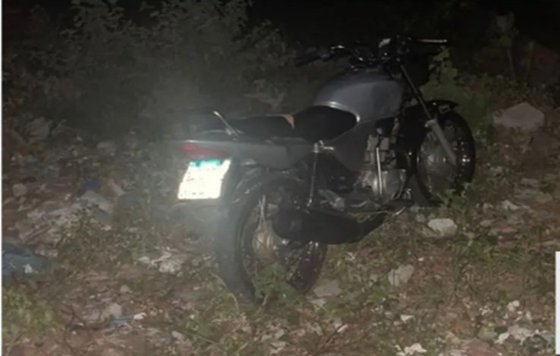  Polícia Militar do 20º Batalhão prende suspeitos com moto roubada no Parque Balneário