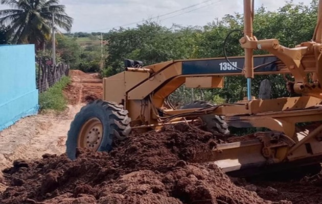  SEINFRA realiza melhorias nas estradas vicinais do Município de Glória