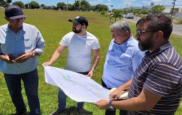  Vice-prefeito realiza visita técnica com o propósito de implantar uma rotatória em frente ao Assaí