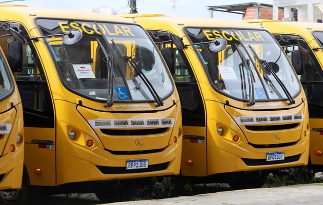  Oitenta ônibus escolares são entregues para o transporte de estudantes de municípios do interior