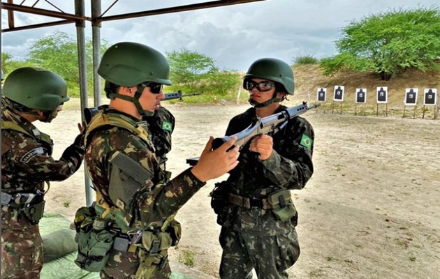  Soldados do efetivo variável da 1° Companhia de Infantaria recebem Instrução Preparatória para o Tiro (IPT)