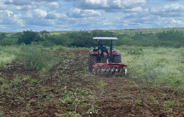  Programa de aração de terra beneficia cerca de mil famílias de agricultores de Paulo Afonso