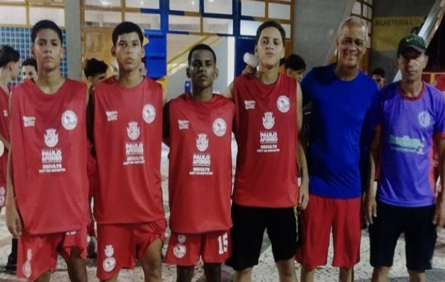  Seleção pauloafonsina sub-15 disputa zonal da Copa 2 de Julho de futebol no campo do Jardim Aeroporto