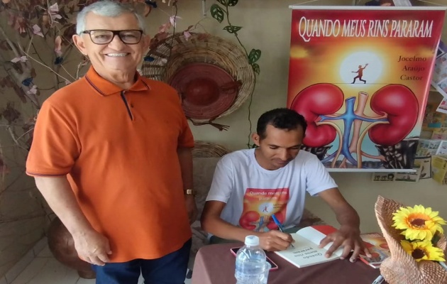  Manhã de autografo com o escritor gloriense Jocelmo Castor, no lançamento do livro “Quando meus Rins Pararam”