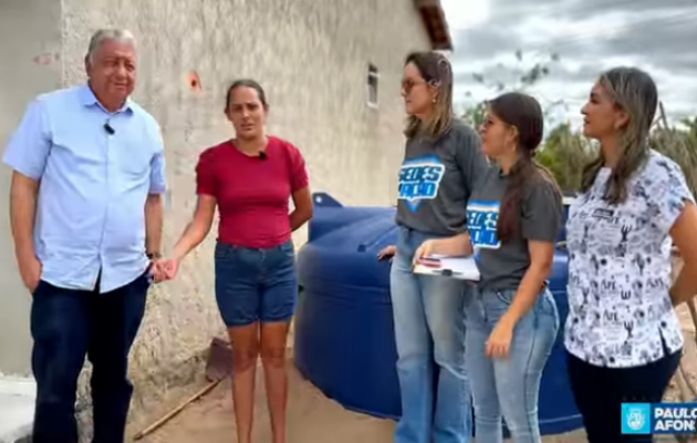  Mais dignidade para as famílias da Lagoa da Pedra com a entrega de caixas d’águas