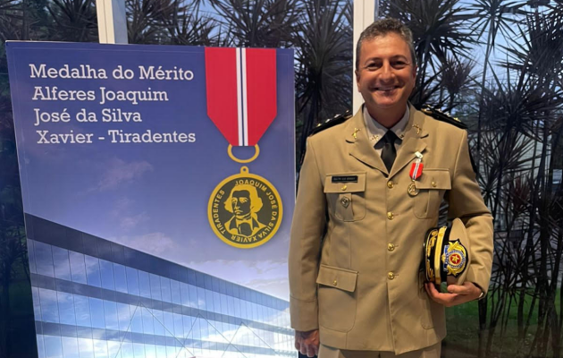  Major PM Luiz Henrique, Chefe do NUGAF, do CPR-N. recebe Medalha Alferes Joaquim José da Silva Xavier – “Tiradentes”