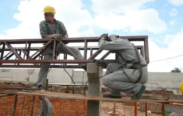  Empresa de construção civil oferece 200 vagas de emprego em Salvador