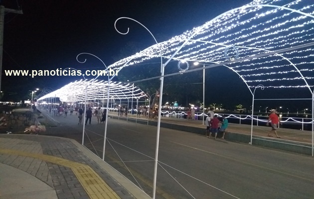  Na decoração natalina, a árvore de led da Apolonio Sales custará 158 mil e o túnel de led do Balneário 164 mil