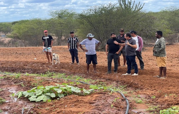  Aração de terra tem continuidade e beneficia Aldeia Truká-Tupan