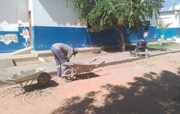  Secretaria de Infraestrutura de Glória, realiza manutenção nas escolas, veículos e máquinas do município