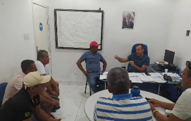  Secretário de agricultura e aquicultura Geraldo conversa com o pessoal da área rural para conhecer suas necessidades