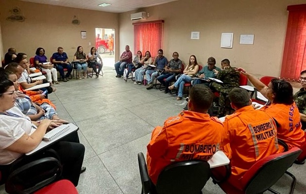  Reunião no 15º Corpo de Bombeiros aborda ações para amenizar efeitos da chuva na área rural de Paulo Afonso